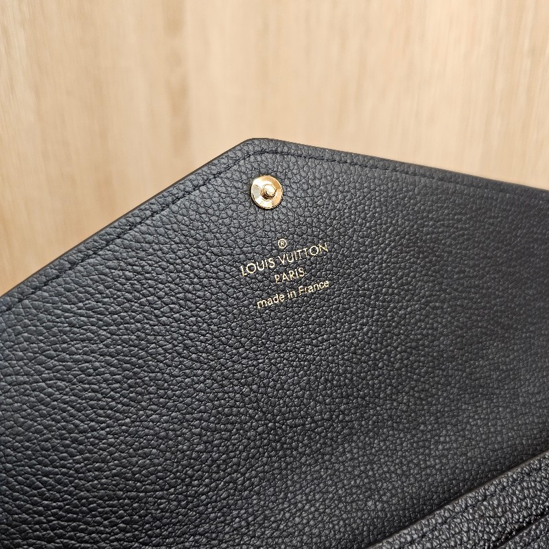 [品況新 經典LV長夾❣️] LV黑牛皮壓紋金釦Sarah信封長夾-8