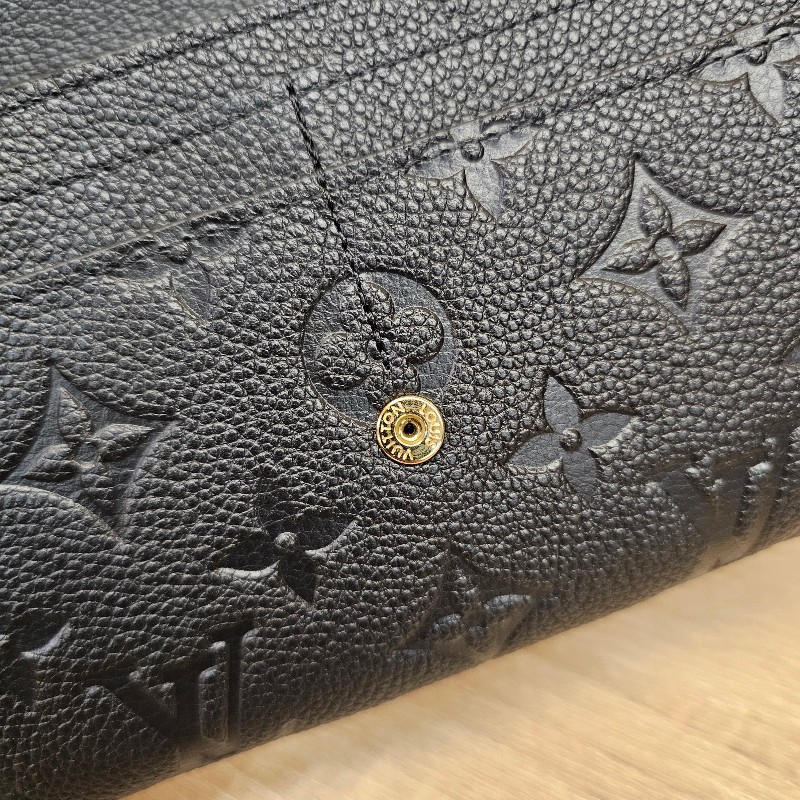 [品況新 經典LV長夾❣️] LV黑牛皮壓紋金釦Sarah信封長夾-9