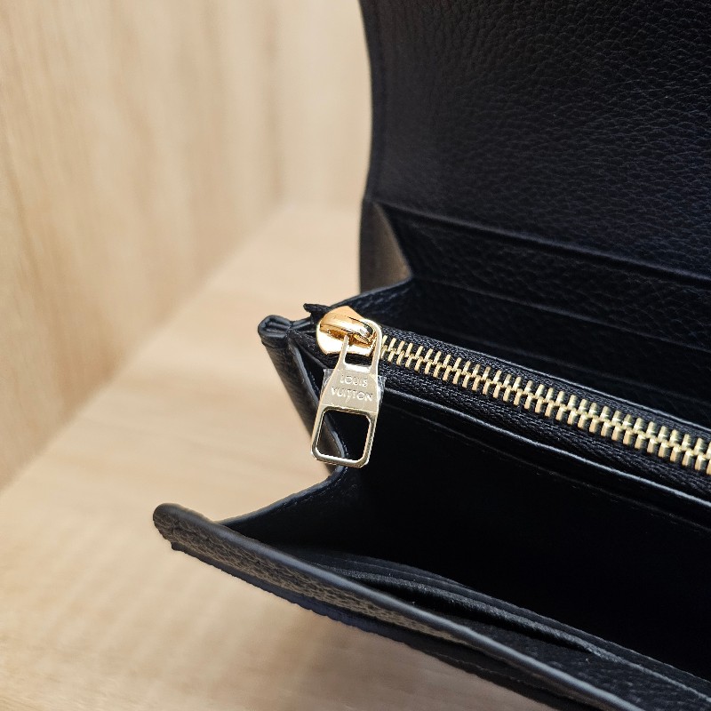 [品況新 經典LV長夾❣️] LV黑牛皮壓紋金釦Sarah信封長夾-13