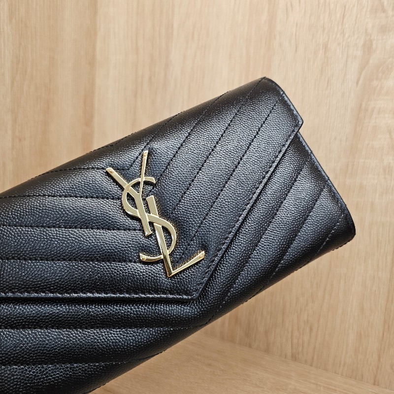 [未使用品項❣️新年甜價回饋] YSL黑荔枝皮金釦信封長夾-2