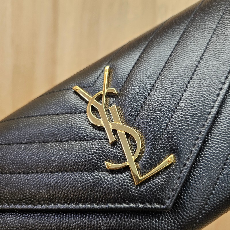 [未使用品項❣️新年甜價回饋] YSL黑荔枝皮金釦信封長夾-4