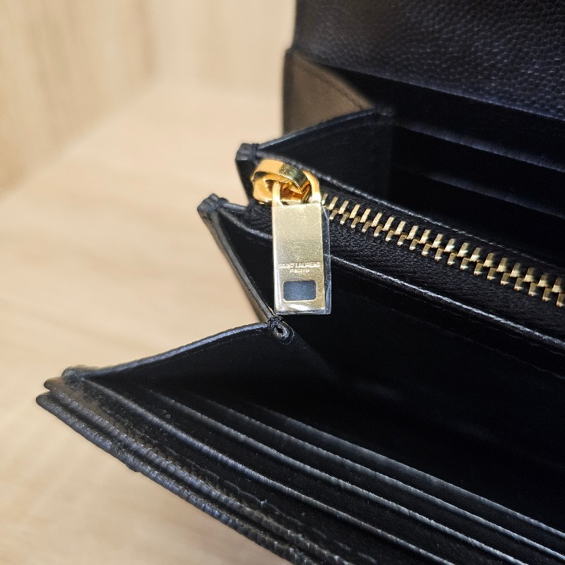 [未使用品項❣️新年甜價回饋] YSL黑荔枝皮金釦信封長夾-11