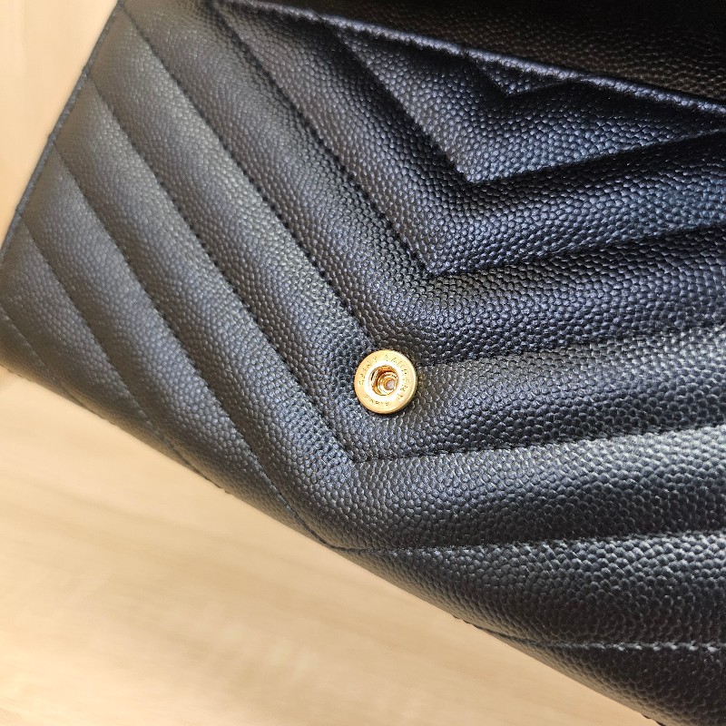 [未使用品項❣️新年甜價回饋] YSL黑荔枝皮金釦信封長夾-13