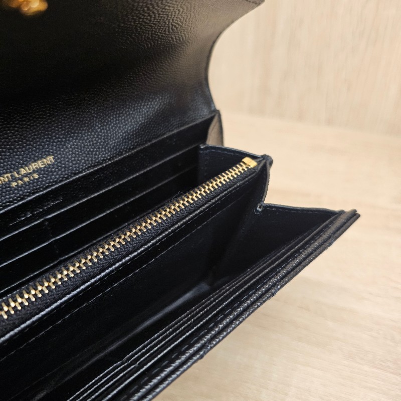 [未使用品項❣️新年甜價回饋] YSL黑荔枝皮金釦信封長夾-17