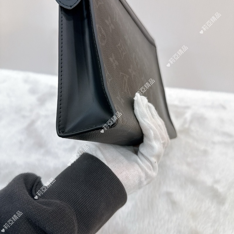 莉亞精品♡LV M61692 黑灰老花手拿包 二手-11