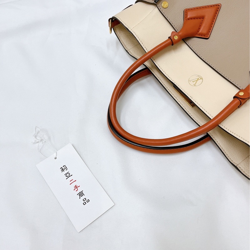莉亞精品♡LV M53825 ON MY SIDE MM 奶茶拼色托特斜背包 二手-12