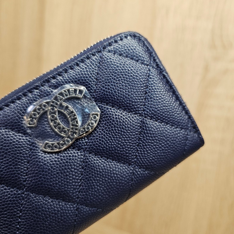 [未使用新品☺️] Chanel深藍荔枝皮銀釦coco鏤空雙C拉鏈零錢卡包-3
