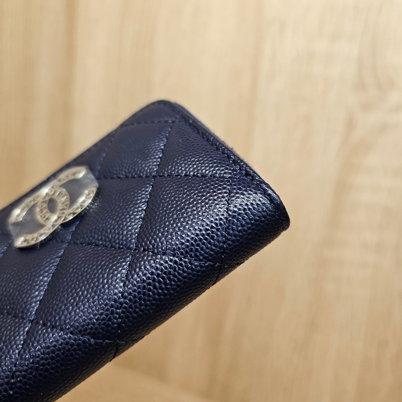 [未使用新品☺️] Chanel深藍荔枝皮銀釦coco鏤空雙C拉鏈零錢卡包-4