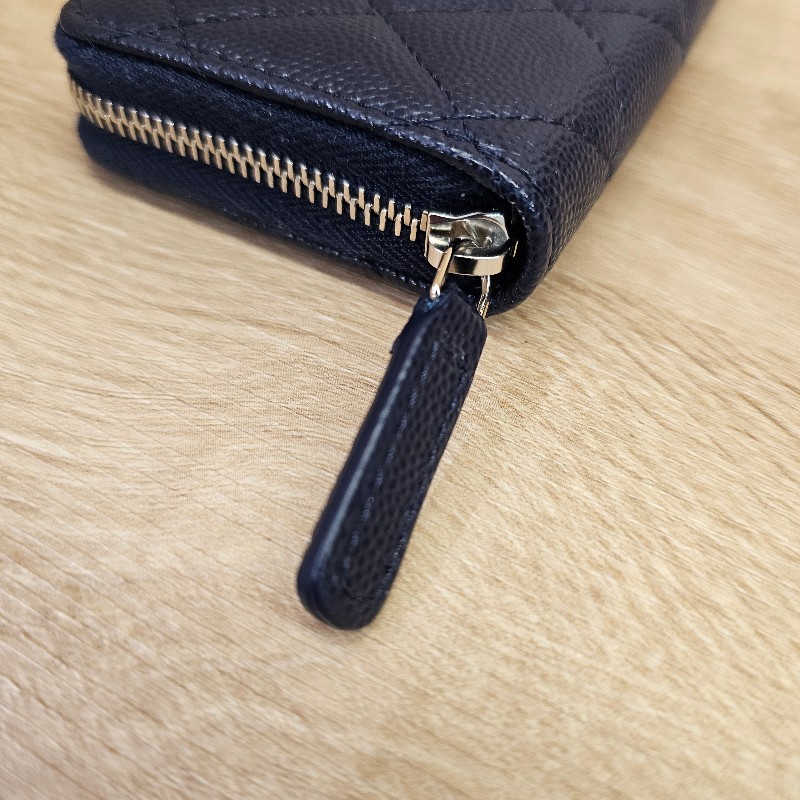 [未使用新品☺️] Chanel深藍荔枝皮銀釦coco鏤空雙C拉鏈零錢卡包-9