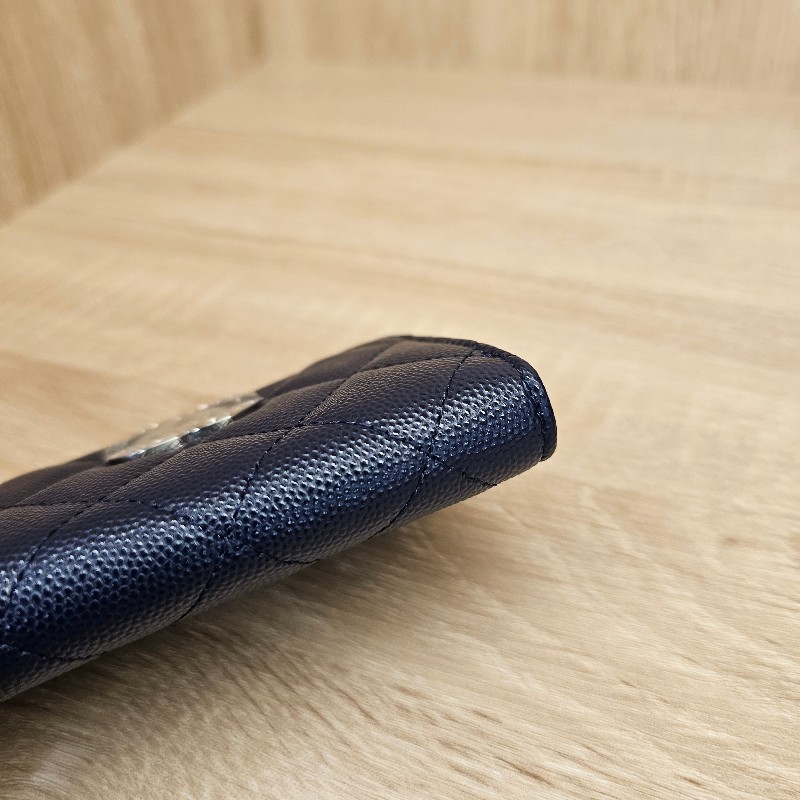 [未使用新品☺️] Chanel深藍荔枝皮銀釦coco鏤空雙C拉鏈零錢卡包-11