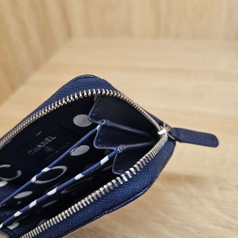 [未使用新品☺️] Chanel深藍荔枝皮銀釦coco鏤空雙C拉鏈零錢卡包-14