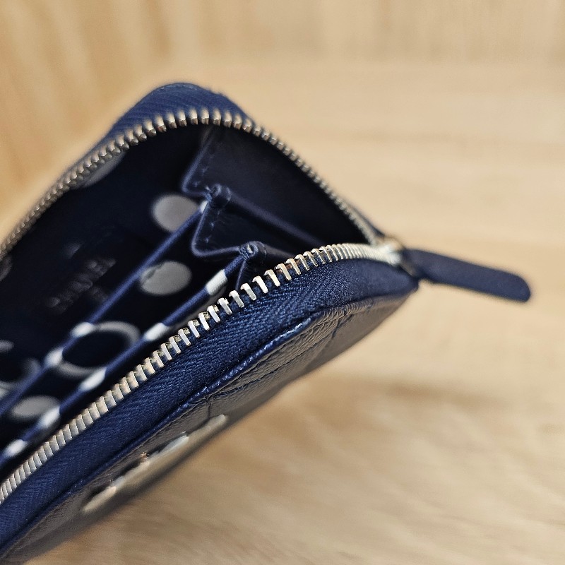 [未使用新品☺️] Chanel深藍荔枝皮銀釦coco鏤空雙C拉鏈零錢卡包-15