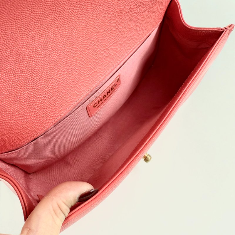 CHANEL - 粉色荔枝皮金釦BOY 25斜背包-11