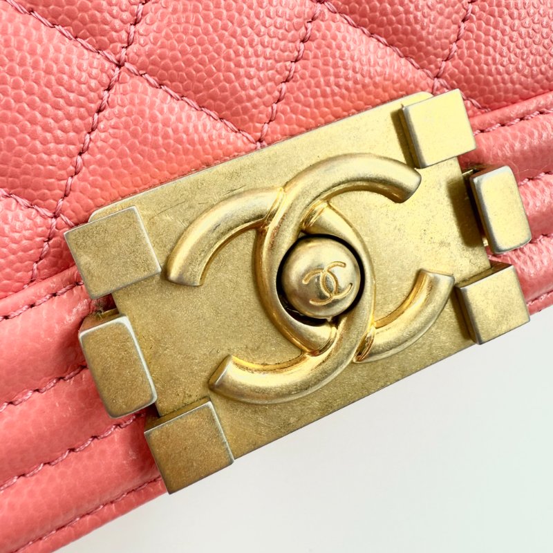 CHANEL - 粉色荔枝皮金釦BOY 25斜背包-16