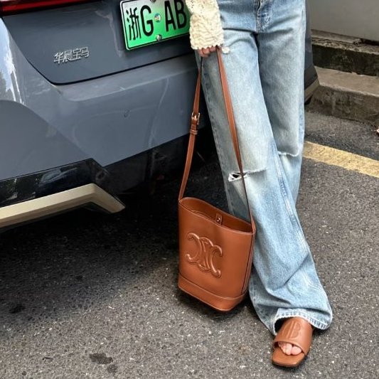 CELINE - 焦糖色牛皮 CUIR TRIOMPHE凱旋門水桶包(小號)-5