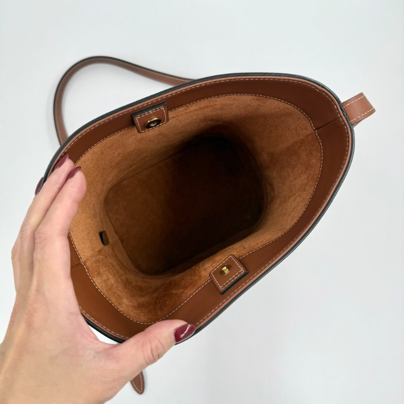 CELINE - 焦糖色牛皮 CUIR TRIOMPHE凱旋門水桶包(小號)-13
