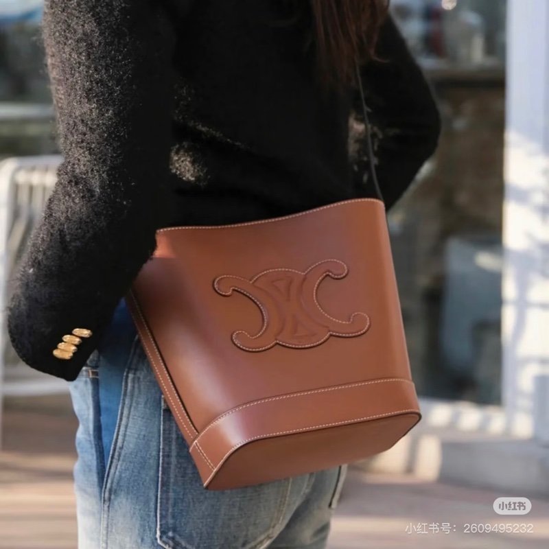 CELINE - 焦糖色牛皮 CUIR TRIOMPHE凱旋門水桶包╻小號-8