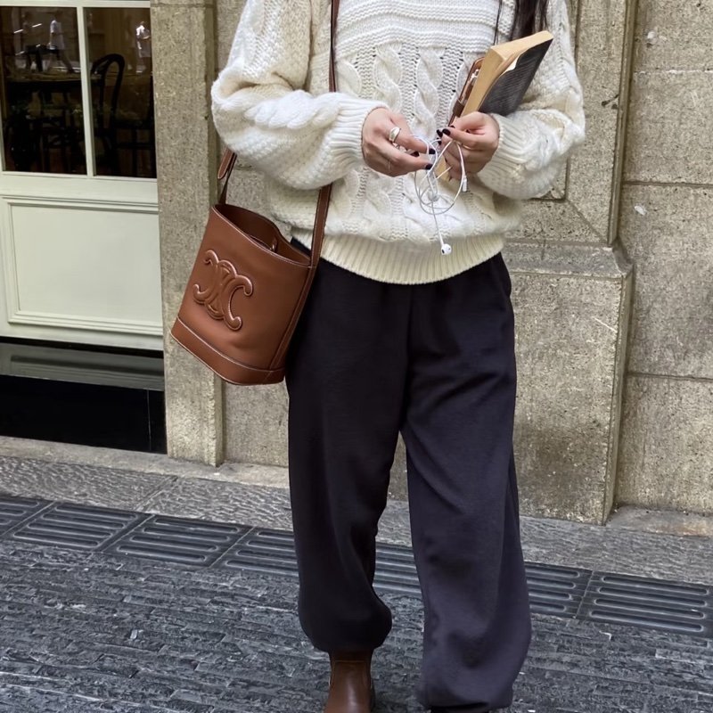 CELINE - 焦糖色牛皮 CUIR TRIOMPHE凱旋門水桶包╻小號-9