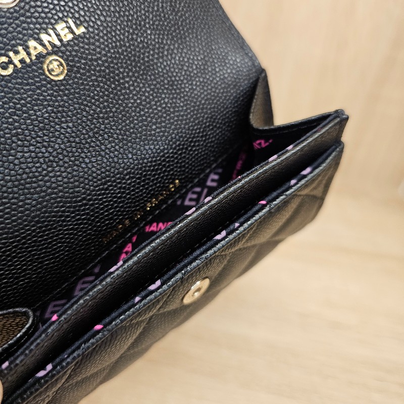 [品況優秀很粉字內裡😍] Chanel黑荔枝皮波紋雙C銀釦零錢卡包-12