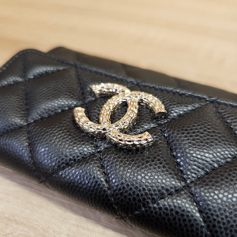 [品況優秀很粉字內裡😍] Chanel黑荔枝皮波紋雙C銀釦零錢卡包-17