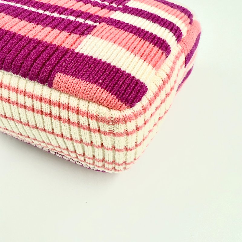 CHANEL - 粉紅色銀釦條紋針織包-8