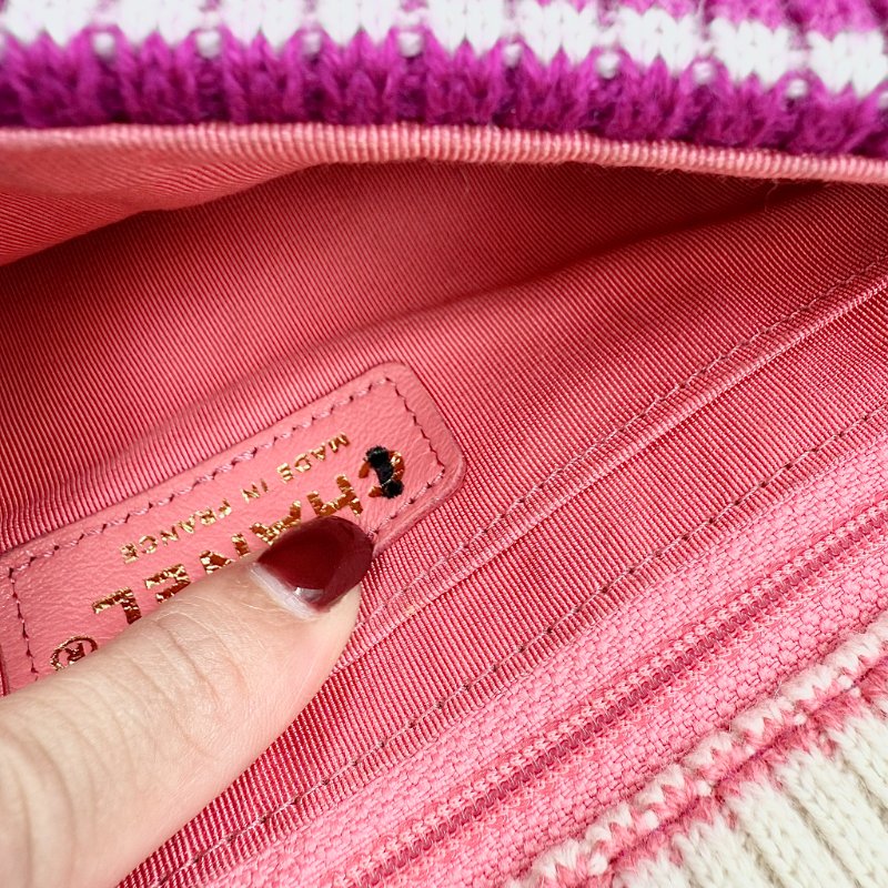 CHANEL - 粉紅色銀釦條紋針織包-18