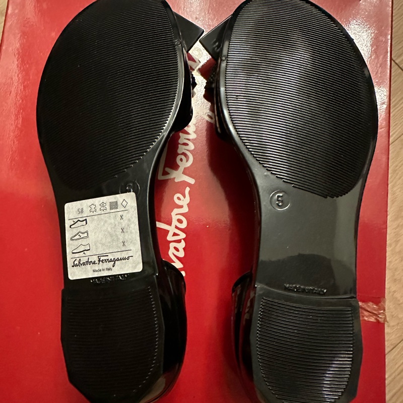 全新Salvatore Ferragam 蝴蝶結果凍涼鞋-4