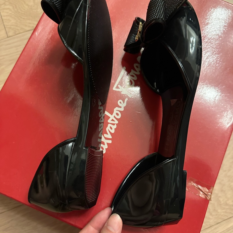 全新Salvatore Ferragam 蝴蝶結果凍涼鞋-6