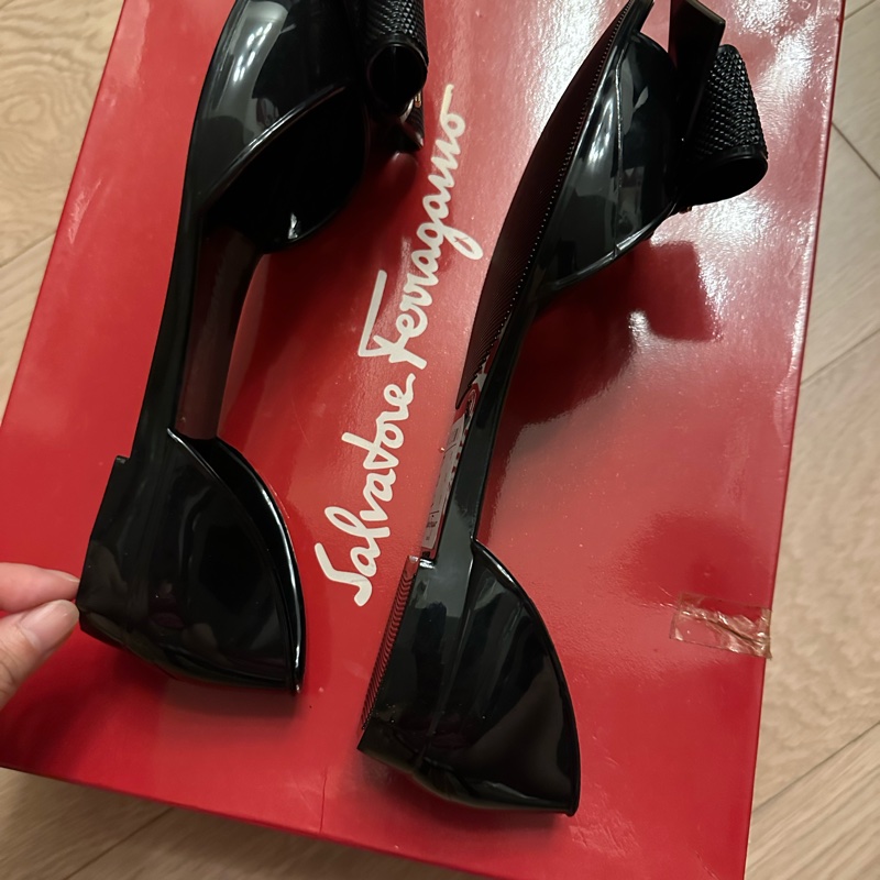 全新Salvatore Ferragam 蝴蝶結果凍涼鞋-7