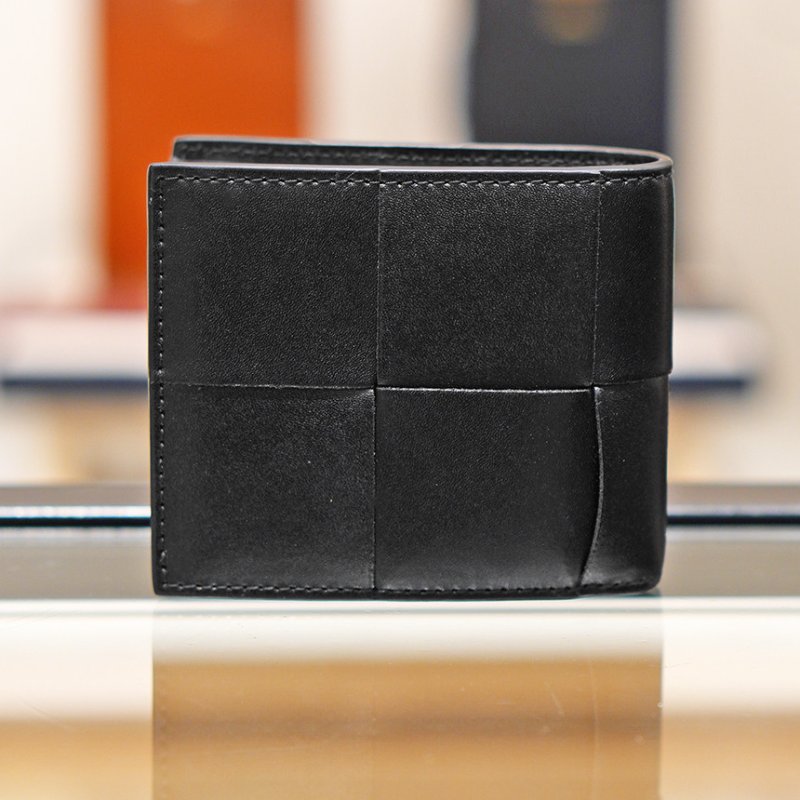 🎊新年特賣🧧Bottega Veneta 649603 男款 Bi-Fold 小牛皮雙折短夾/錢包 黑色-4