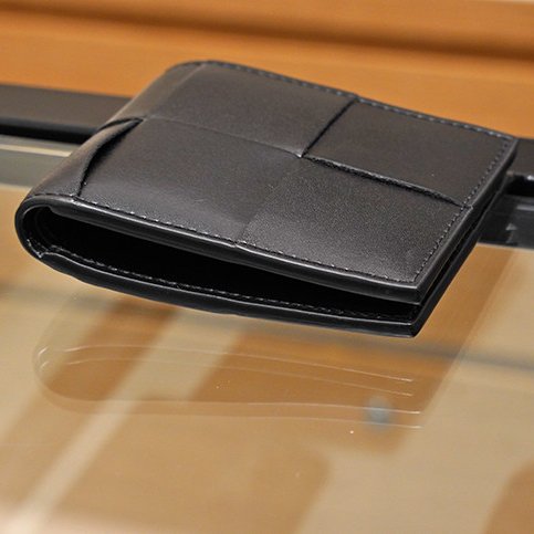 🎊新年特賣🧧Bottega Veneta 649603 男款 Bi-Fold 小牛皮雙折短夾/錢包 黑色-5