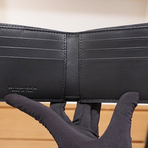 🎊新年特賣🧧Bottega Veneta 649603 男款 Bi-Fold 小牛皮雙折短夾/錢包 黑色-6