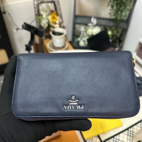 PRADA 海軍藍長夾