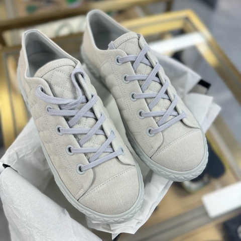 Chanel香奈兒 浮雕雙C餅乾鞋 白色板鞋 38 碼 99 新閒置未使用