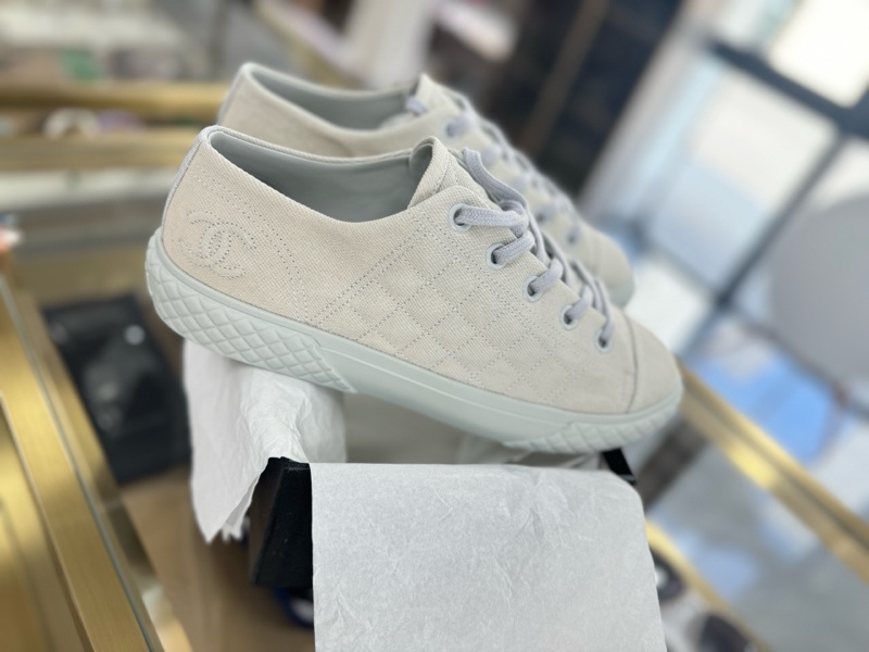 Chanel香奈兒 浮雕雙C餅乾鞋 白色板鞋 38 碼 99 新閒置未使用-1