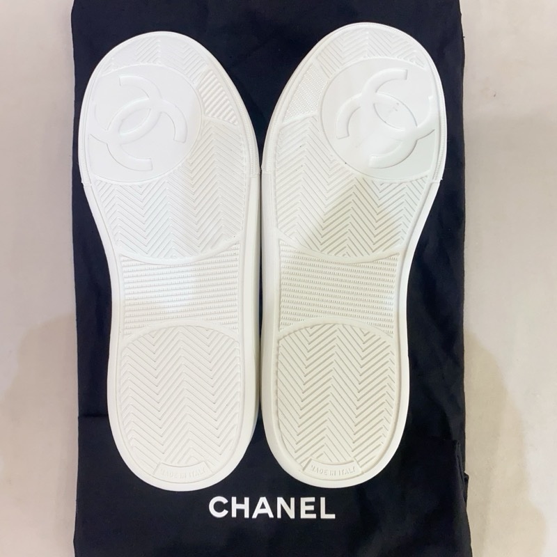 Chanel香奈兒 浮雕雙C餅乾鞋 白色板鞋 38 碼 99 新閒置未使用-4