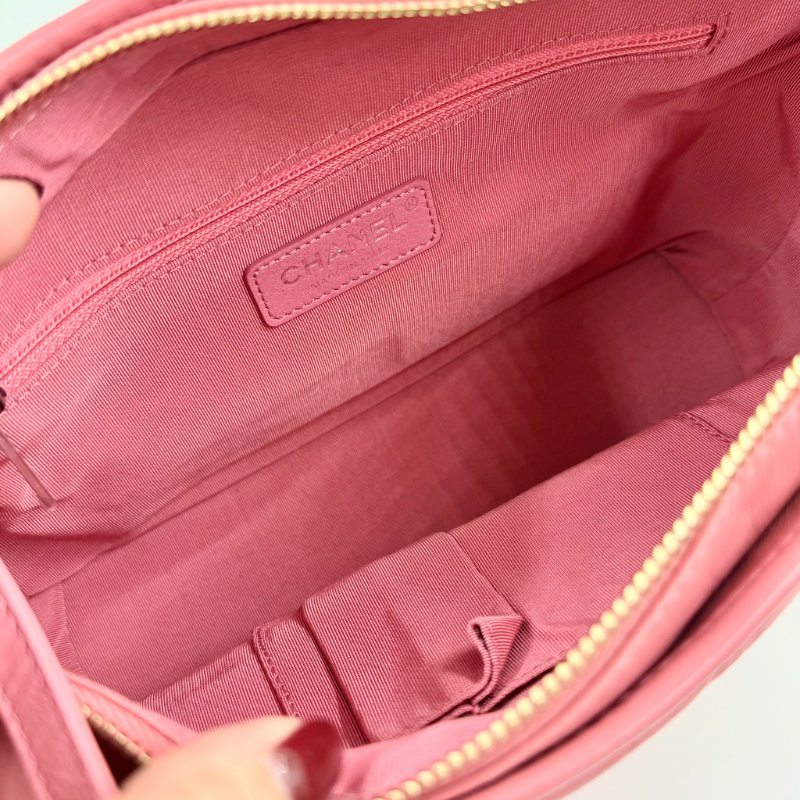 CHANEL - 粉色羊皮菱格流浪包-中號-9