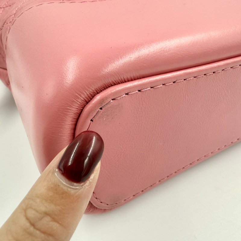 CHANEL - 粉色羊皮菱格流浪包-中號-24