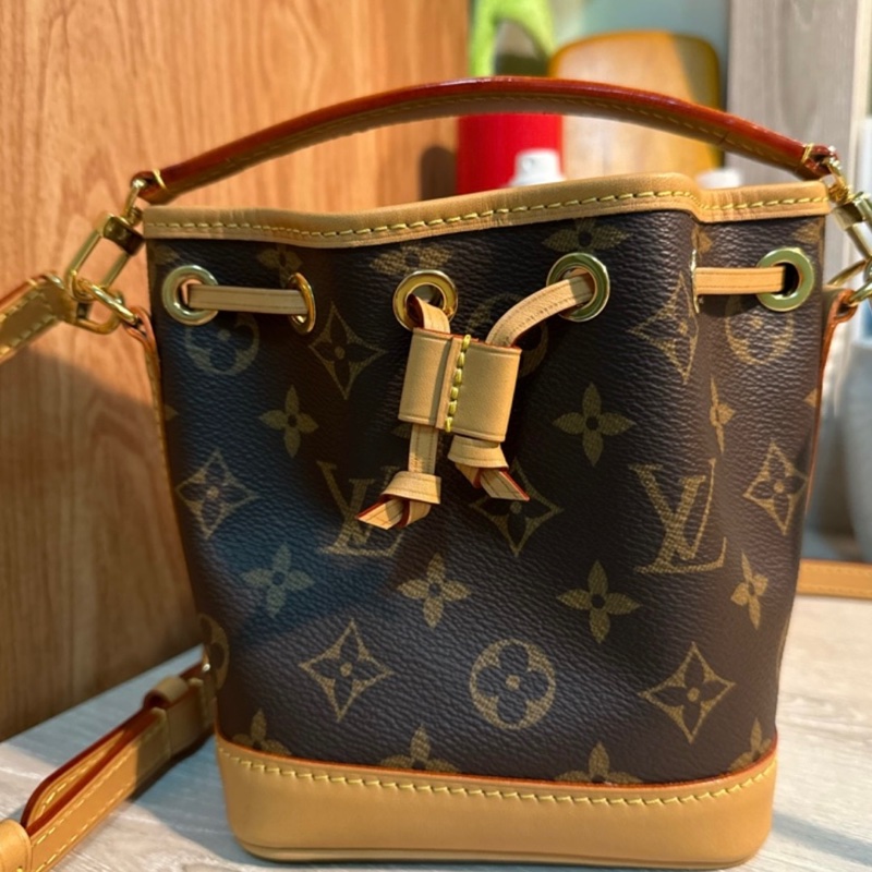 Louis Vuitton Nano Noé Monogram 帆布水桶包-0