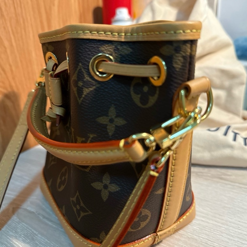 Louis Vuitton Nano Noé Monogram 帆布水桶包-10
