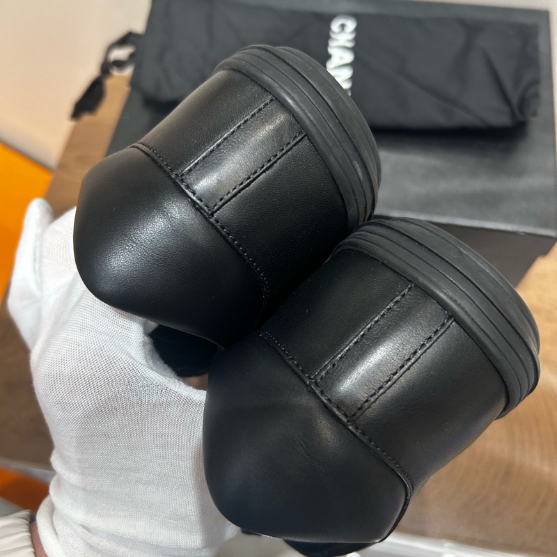 香奈兒 Chanel 休閒板鞋 黑色牛皮 雙C logo 42碼 99 新-5