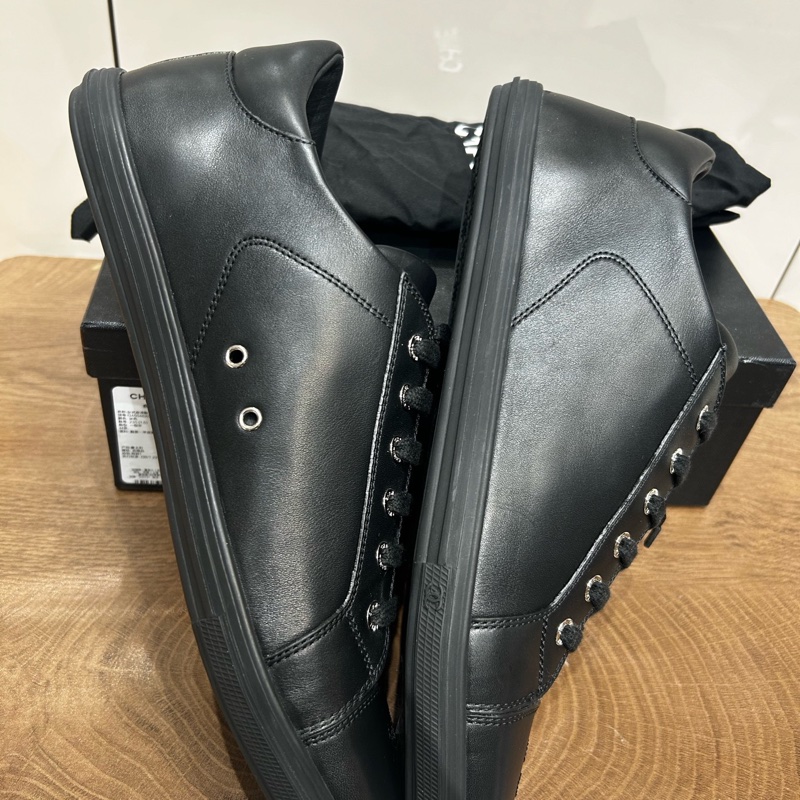 香奈兒 Chanel 休閒板鞋 黑色牛皮 雙C logo 42碼 99 新-8