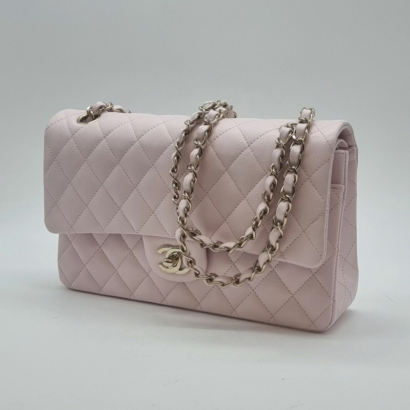 【包稅】CHANEL 經典魚子醬銀色翻蓋包，附晶片 CHB082502-1