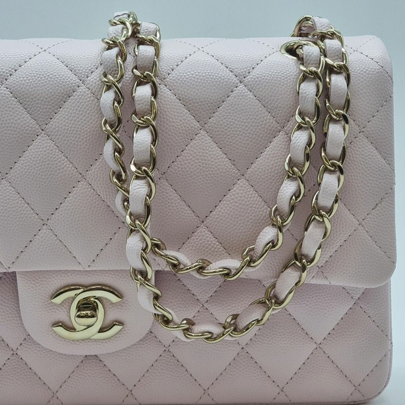 【包稅】CHANEL 經典魚子醬銀色翻蓋包，附晶片 CHB082502-2