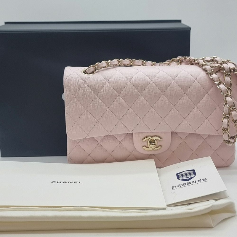 【包稅】CHANEL 經典魚子醬銀色翻蓋包，附晶片 CHB082502-7