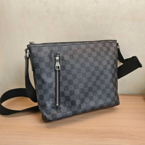 98新LV路易威登 黑棋盤格Mick斜挎包 底長28 無附件