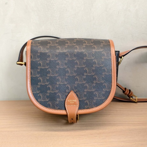 99新Celine賽琳 老花凱旋門馬鞍包 編碼22 底長18 無附件