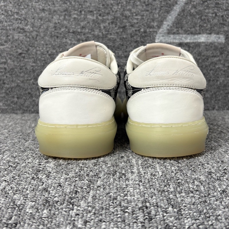 LV 黑白皮面棋盤格板鞋@41.5碼 整體成色不錯-8