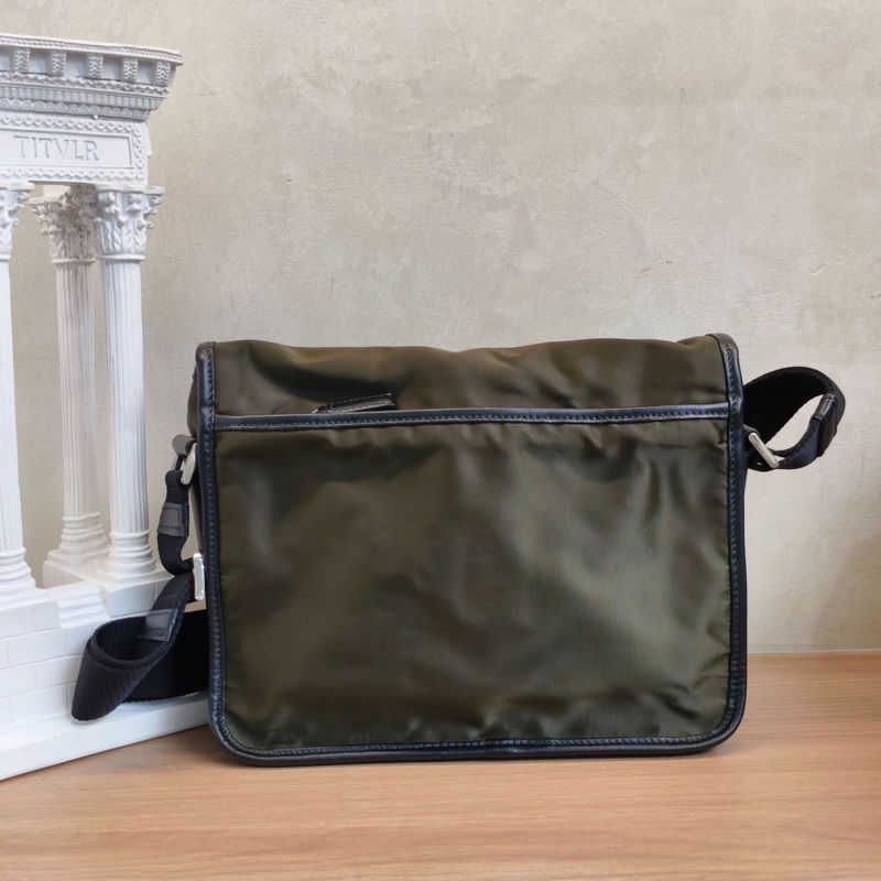 98新普拉達 尼龍翻蓋郵差包 橄欖綠 白標134 底長約25 無附件-2
