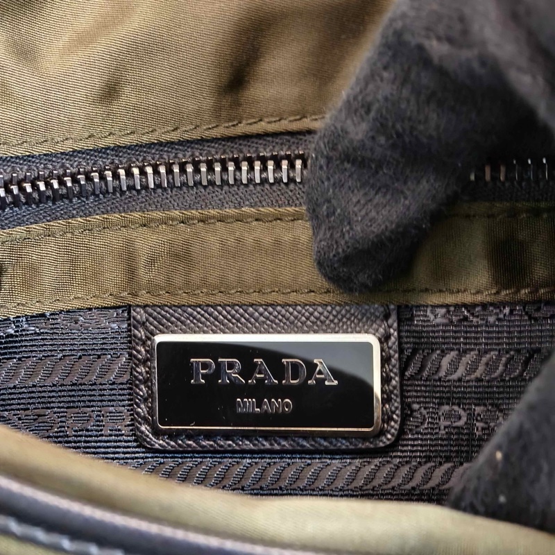 98新普拉達 尼龍翻蓋郵差包 橄欖綠 白標134 底長約25 無附件-7